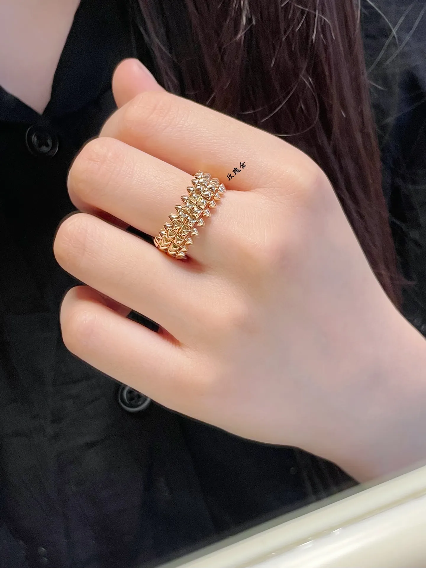 P80💃卡地亚CNC双排子弹头戒指💍最受欢迎的一款戒指💍💋💄两侧的小柳钉可以自由晃动,非常个性的一款。 永恒经典 近年来很火 高端 一样的工艺 不一样的价格 678号💰