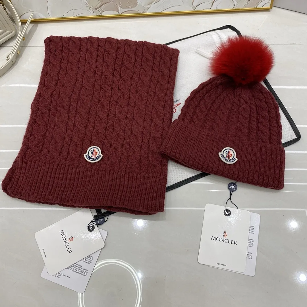 Moncler 两件套 羊绒针织帽搭配狐狸毛球+围巾🧣