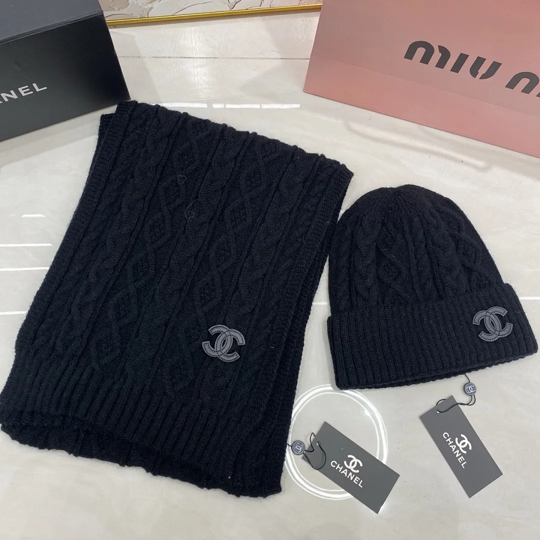 Chanel 羊绒套装:围巾🧣/羊绒针织帽