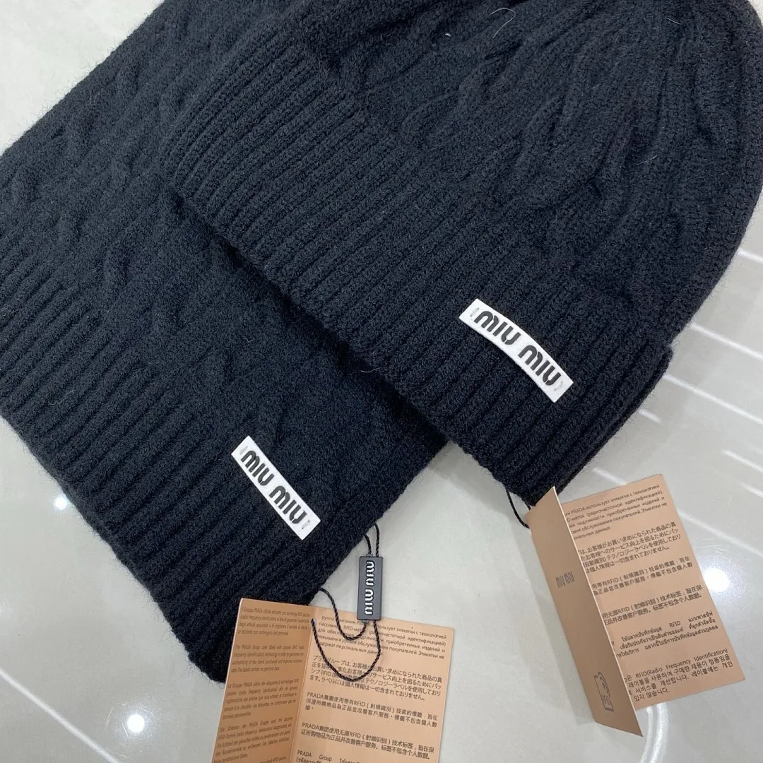 MIU MIU 两件套 羊绒针织帽+围巾