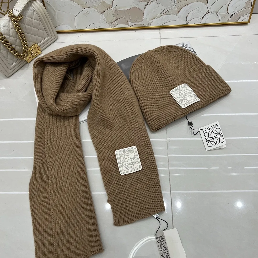 Loewe 羊绒针织帽+围巾🧣