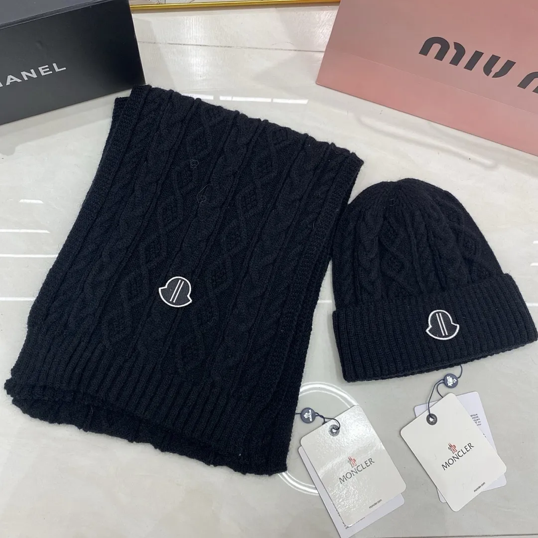 Moncler羊绒套装:围巾🧣/羊绒针织帽