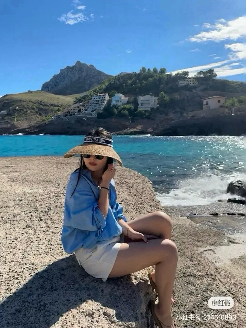 原单货，高颜值女孩必备DIOR夏日新款丝巾遮阳帽大帽檐 我顶着大太阳，只想为你撑伞 没人为你撑伞，那就来顶DIOR遮阳帽[耶]