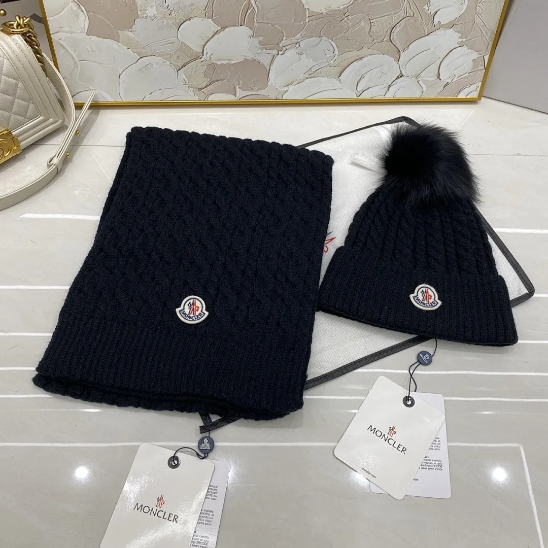 Moncler 两件套 羊绒针织帽搭配狐狸毛球+围巾🧣