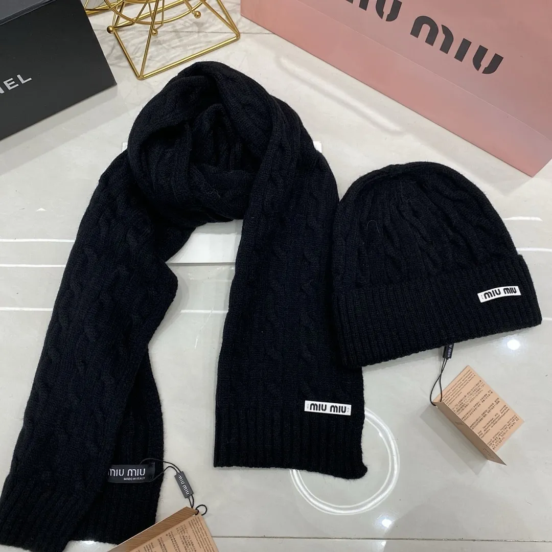 MIU MIU 两件套 羊绒针织帽+围巾