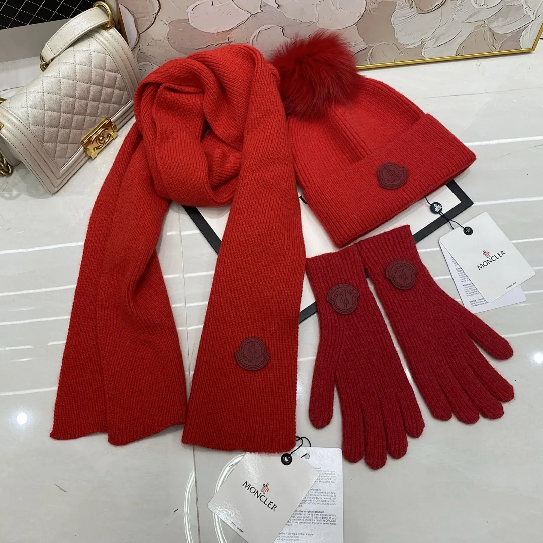 Moncler 三件套 羊绒针织帽(狐狸毛球)+围巾🧣+手套🧤