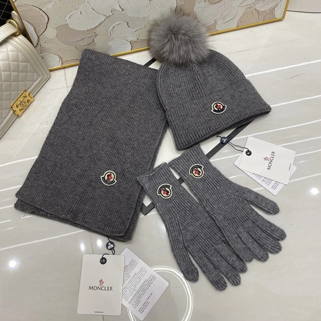 Moncler 三件套 羊绒针织帽(狐狸毛球)+围巾🧣+手套🧤