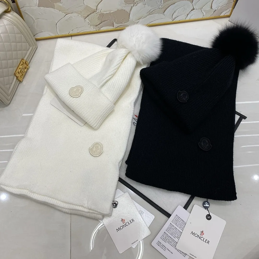 Mmoncler 两件套 羊绒针织帽搭配狐狸毛球+围巾🧣