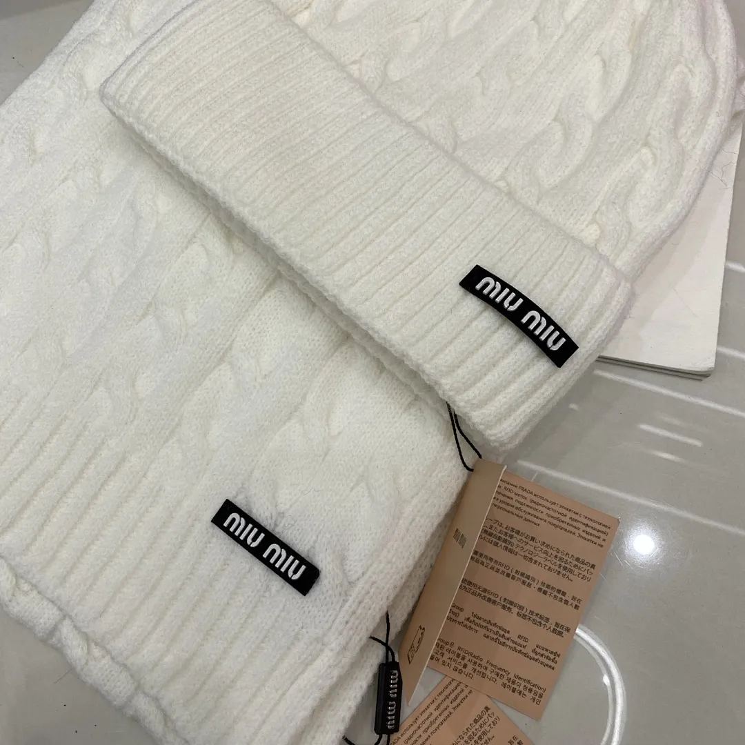 MIU MIU 两件套 羊绒针织帽+围巾