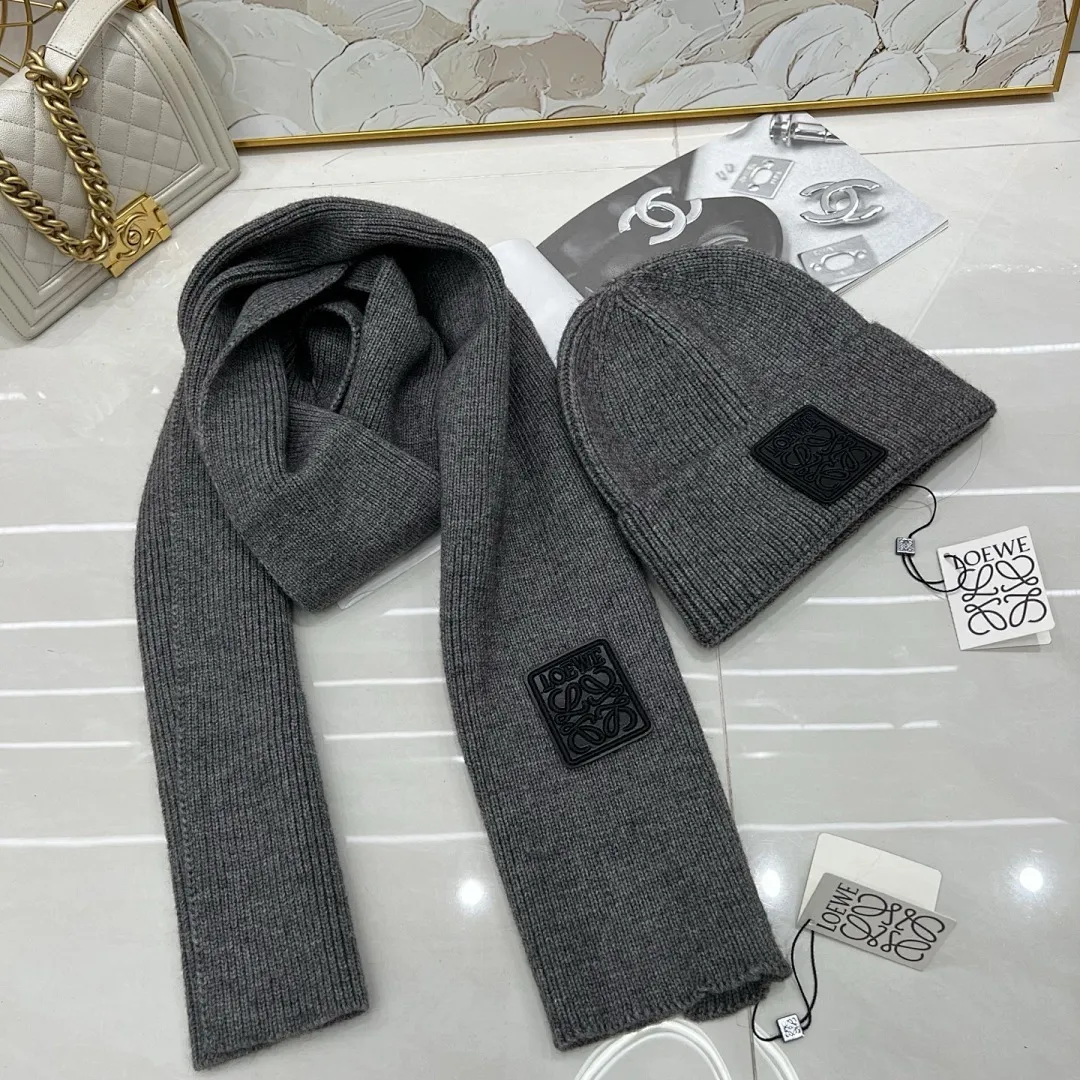 Loewe 羊绒针织帽+围巾🧣