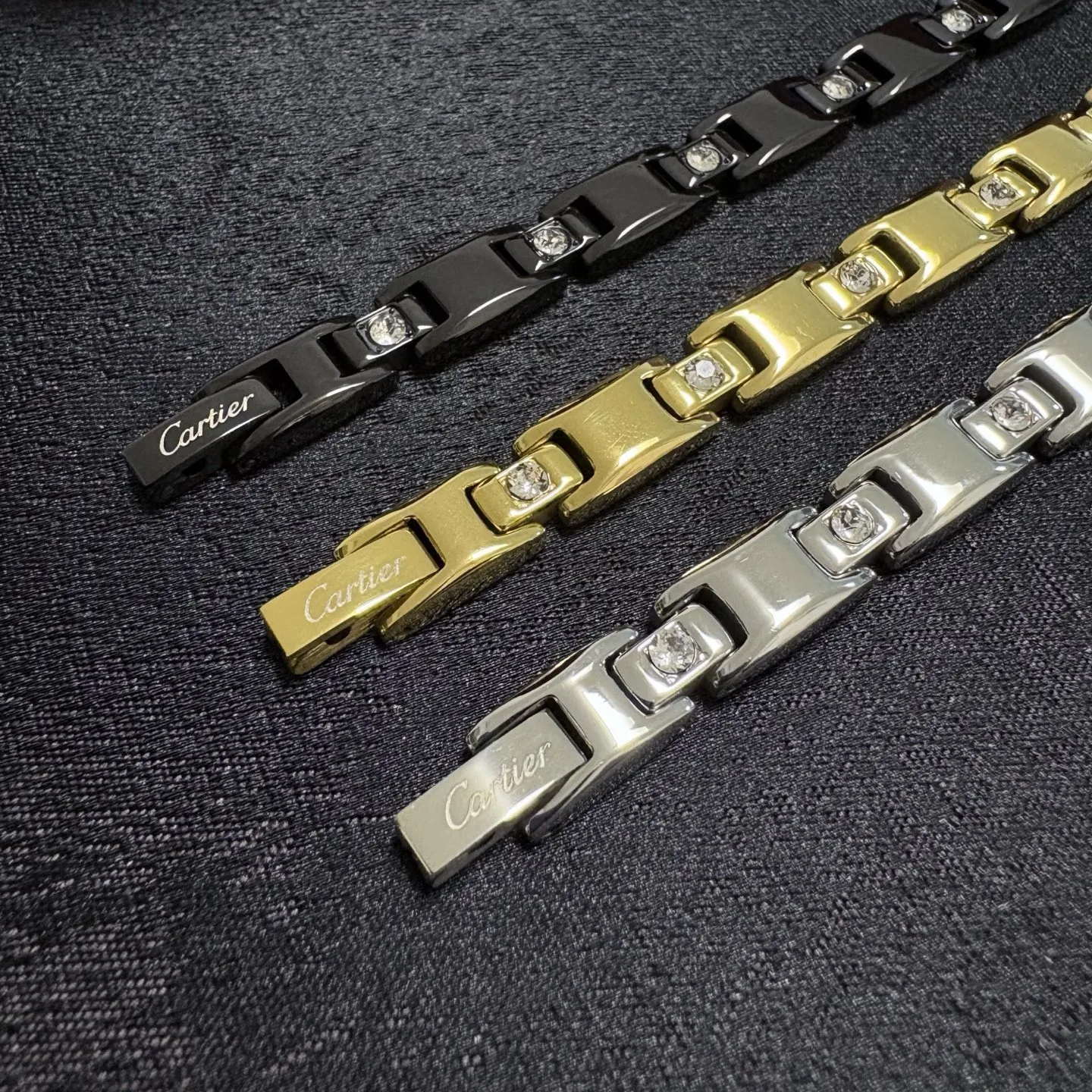 &yen;80 卡地亚窄版Cartier卡家经典大颗白钻金色、银色、黑色链条⛓大码男士21Cm细版本手链💥坦克链中性款💙男女可佩戴！厚实高品质👍zp复刻 14K精钢材质保色不掉色👌精致细腻🔥人手必备一条哦❤️一年四季百搭款😌洗澡游泳均可佩戴不掉色😇