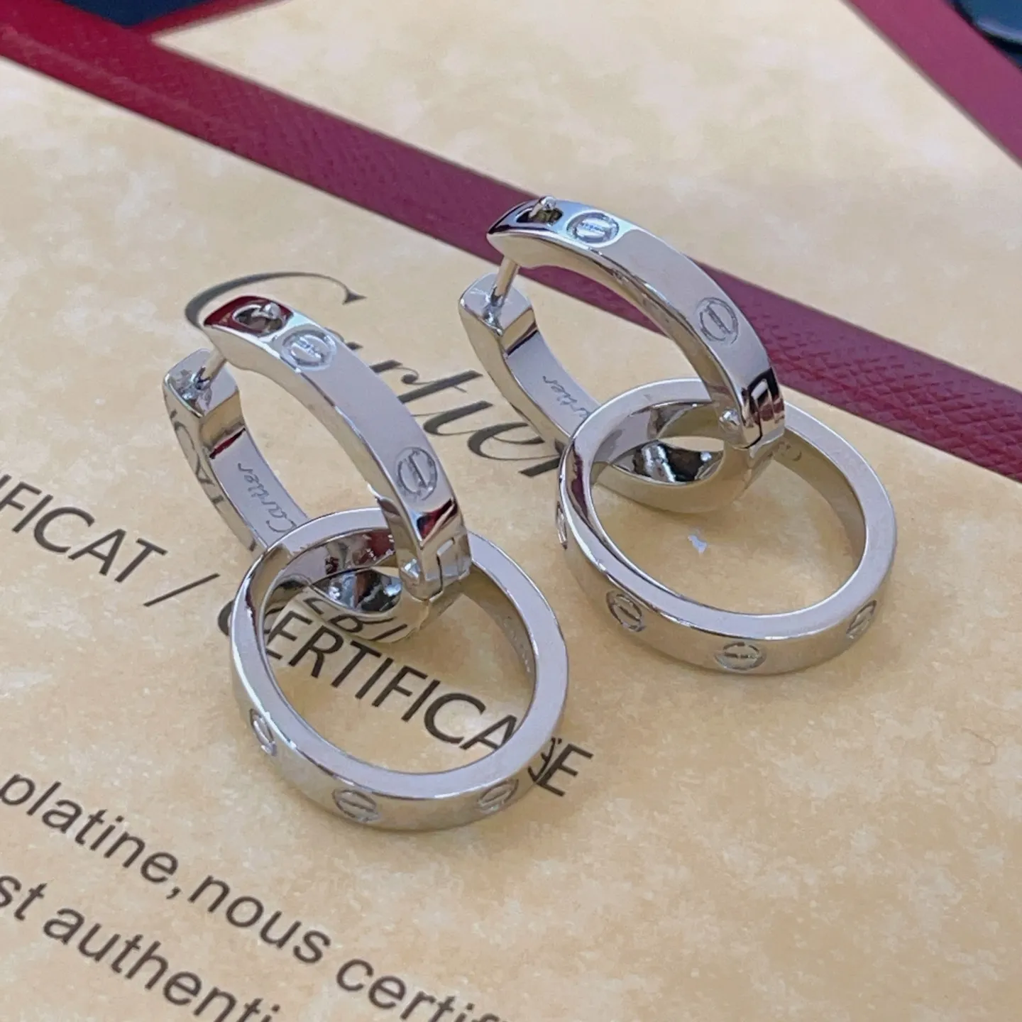 P50KE031 【Cartie*最新款🆕🆕卡地亚银色圆形双环扣耳环】一致ZP黄铜材质,非常的上镜‼️设计很特别值得入手🔥高级手工坊系列