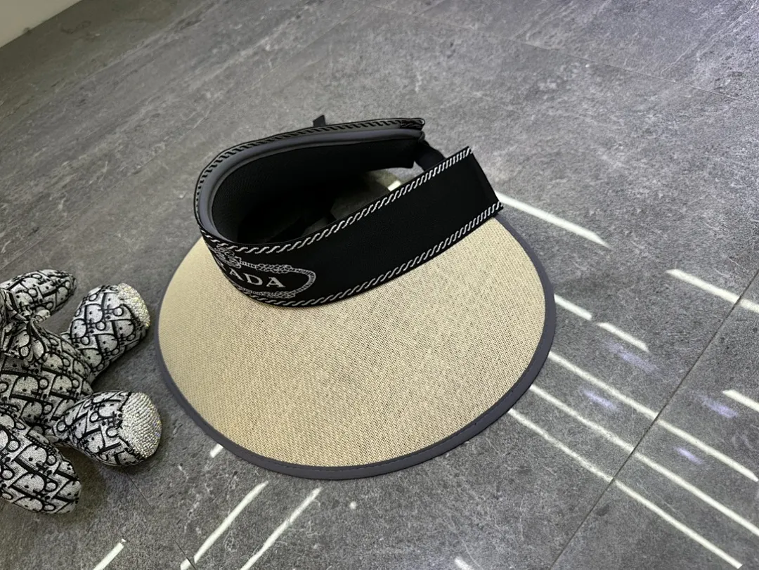 普拉达超大檐空顶帽