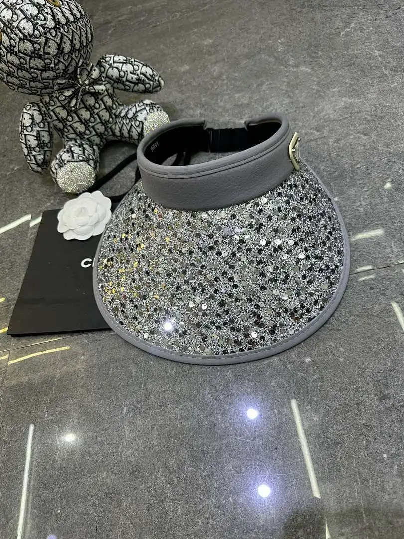 普拉达爆款亮片空顶帽