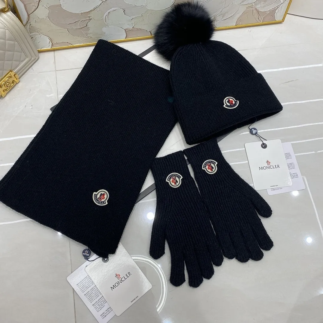 Moncler 三件套 羊绒针织帽（狐狸毛球）+围巾🧣+手套🧤