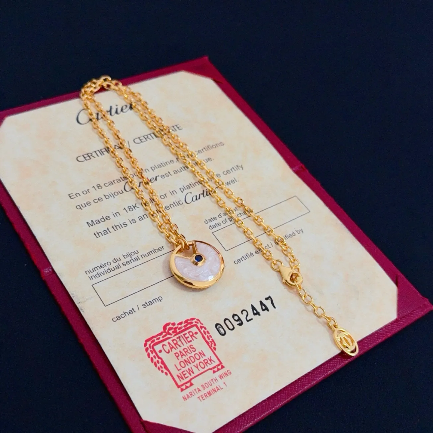 P105 卡地亚镶钻项链 高端定制版本 镶嵌钻工艺 V金材质 经典而时尚风格 用凌厉线条重构爱情美学！打破常规，镶嵌钻设计反而成就高级感天花板&mdash;&mdash;无需浮华堆砌，爱本应纯粹如初 卡地亚受众多明星网红的爱戴 豹子系列手镯 绝对是永恒经典 而且男女不限 年龄不限 ！戴上它你就是焦点！