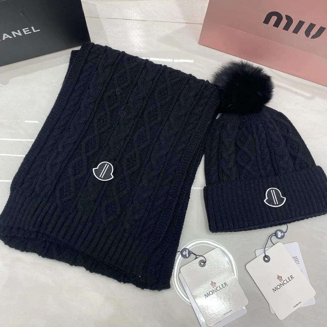 Moncler羊绒套装：围巾🧣/羊绒针织帽+狐狸毛球