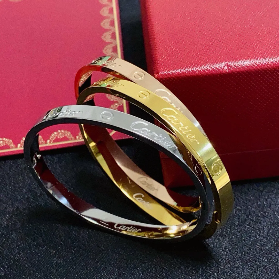 &yen;50 👑Cartier 卡地亚官网最新发布 👉🏻火爆窄版细款中号手镯💥进口精工保色18k💯高端定制👈🏻🙈🙈🙈顶级工艺 专柜logo刻字清晰 360度无死角！😘全新的窄版设计 更显精致～如此美物 你必须拥有💋超级显白👍