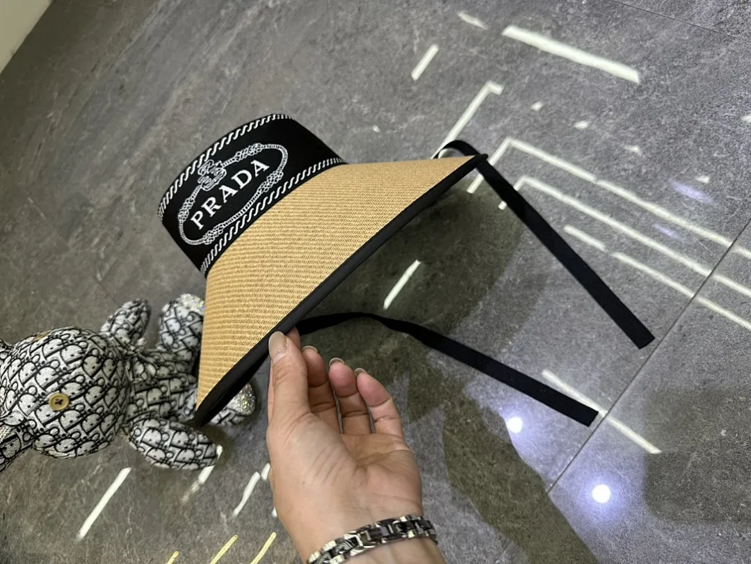 普拉达超大檐空顶帽