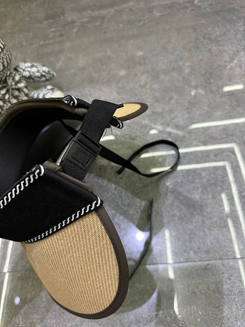 普拉达超大檐空顶帽