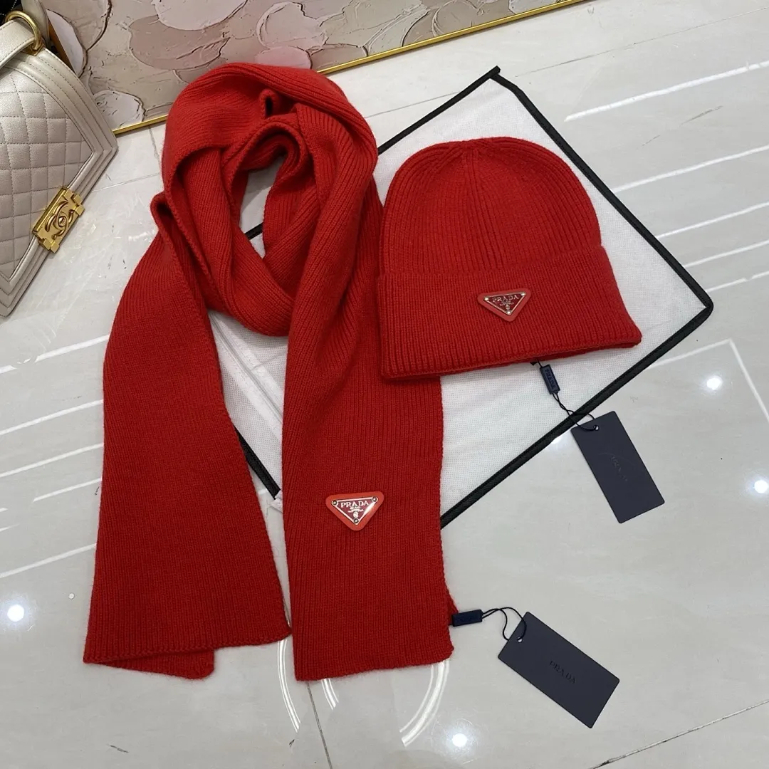 Prada 羊绒针织帽+围巾🧣