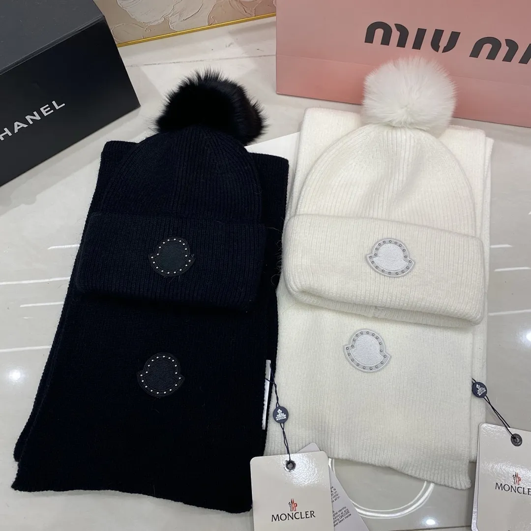 Moncler 套装：羊绒围巾🧣/兔毛针织帽+狐狸毛球