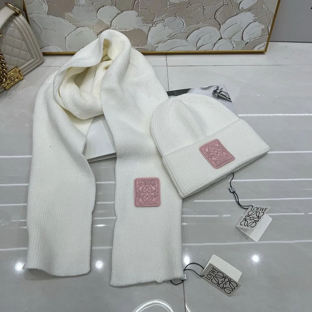 Loewe 羊绒针织帽+围巾🧣