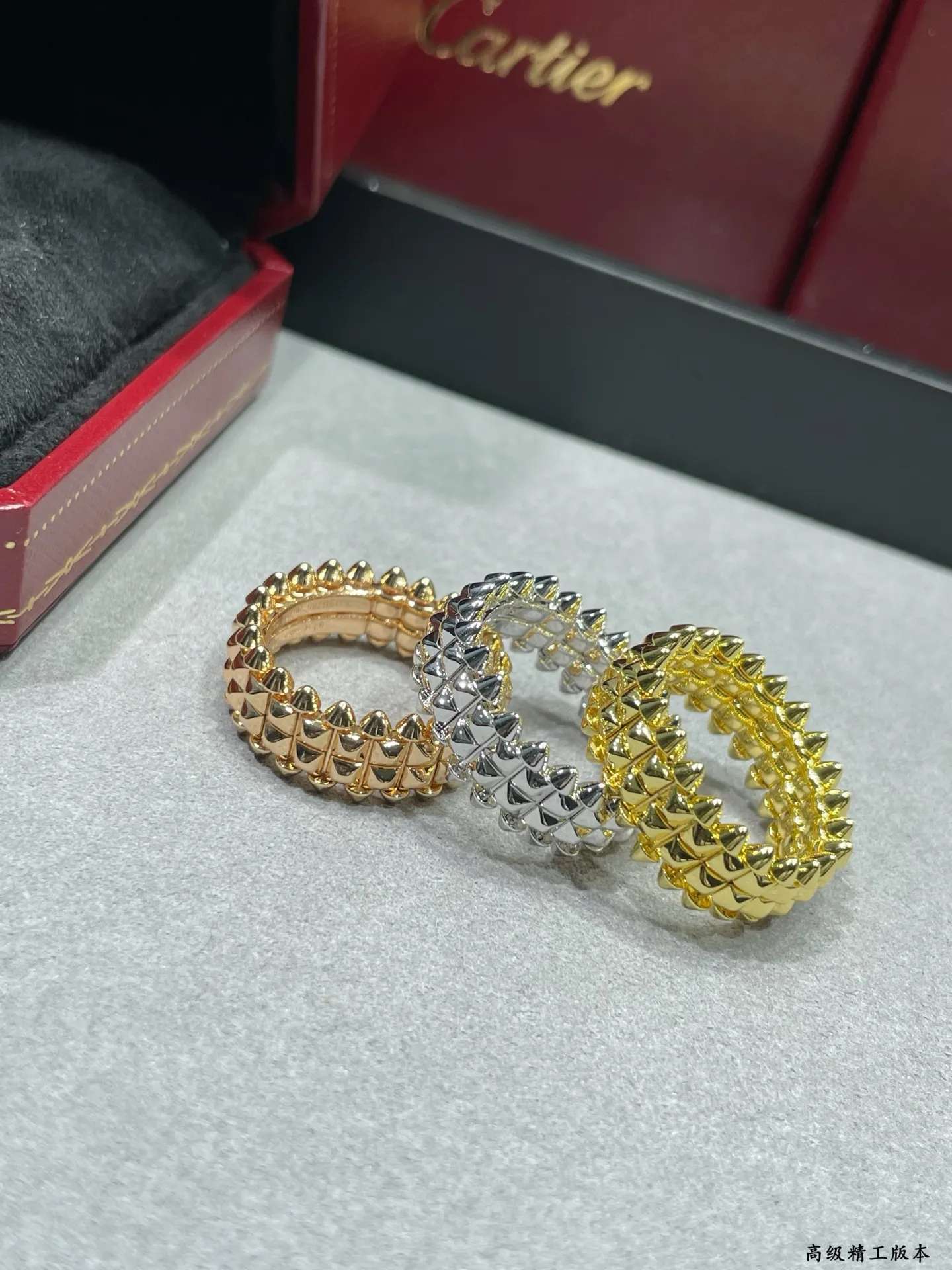 P80💃卡地亚CNC双排子弹头戒指💍最受欢迎的一款戒指💍💋💄两侧的小柳钉可以自由晃动,非常个性的一款。 永恒经典 近年来很火 高端 一样的工艺 不一样的价格 678号💰