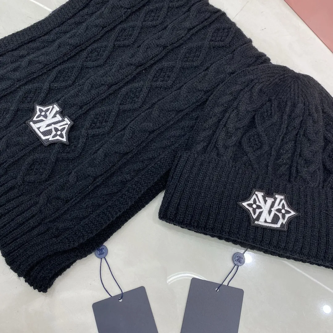 Lv 羊绒套装:围巾🧣/羊绒针织帽