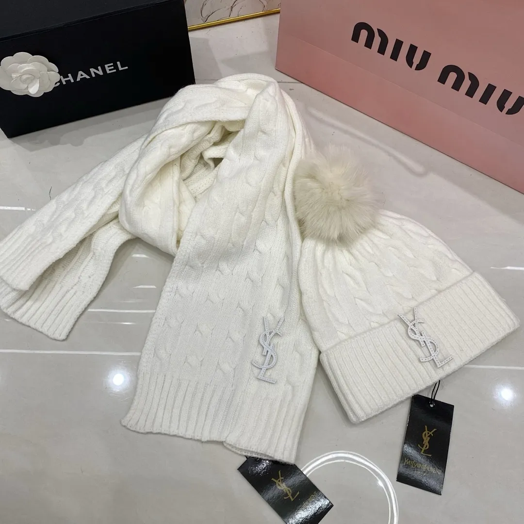 YSL 羊绒套装：围巾🧣/羊绒针织帽+狐狸毛球