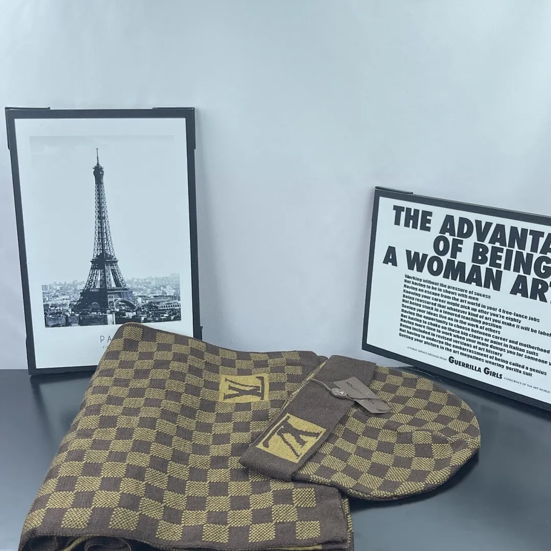 L家 【羊毛套装帽子-帽子➕围巾】经典套装帽子!成分:70%羊毛➕30%兔毛。