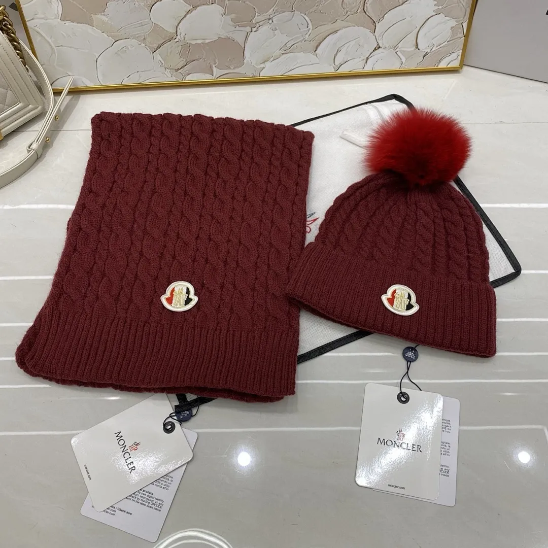 Moncler 两件套 羊绒针织帽搭配狐狸毛球+围巾🧣