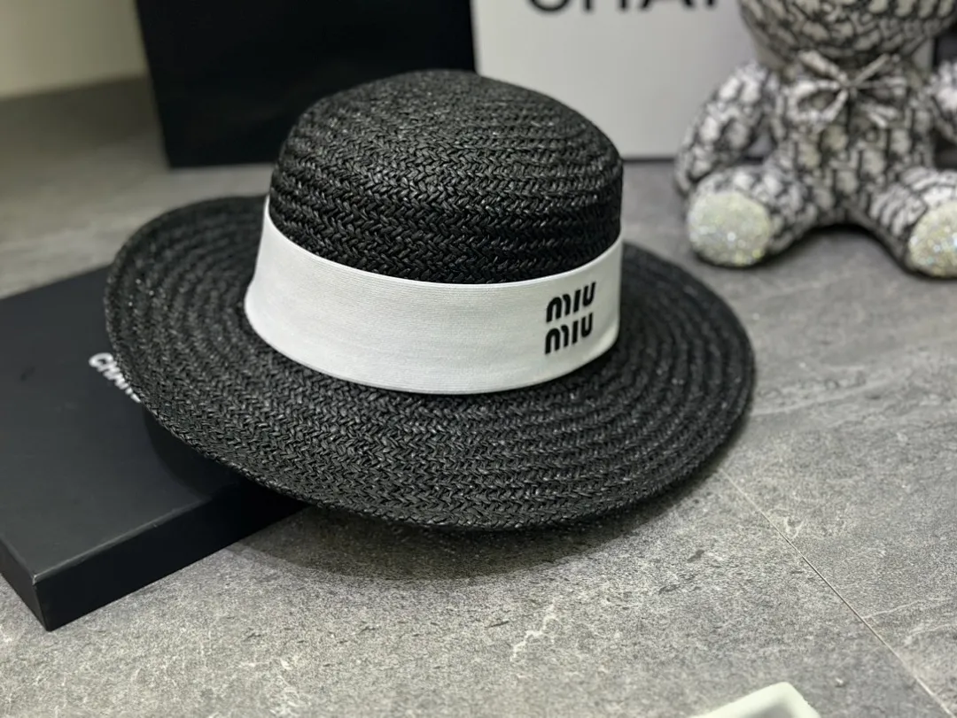Miumiu 拉菲草平顶帽
