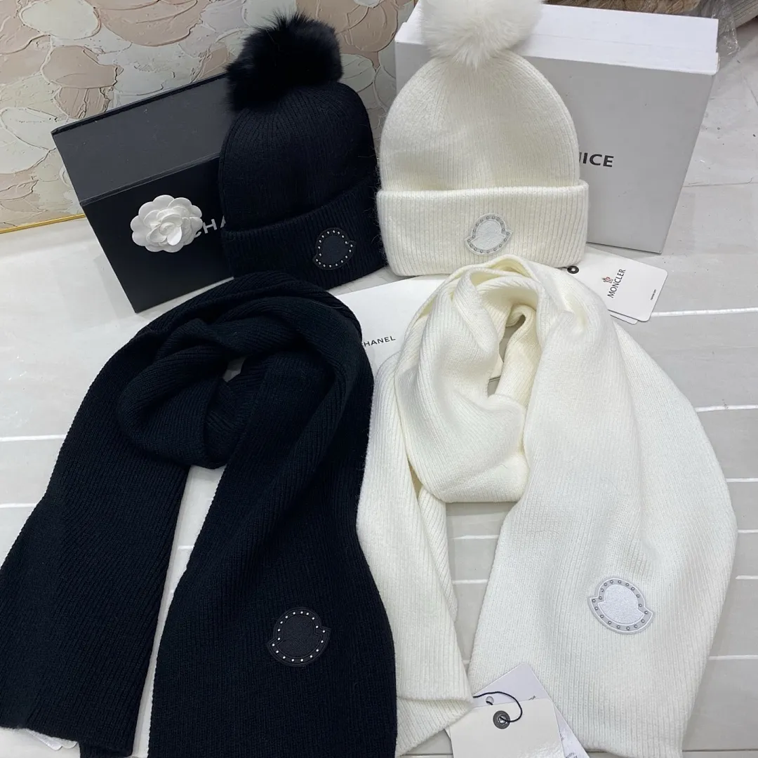 Moncler 套装：羊绒围巾🧣/兔毛针织帽+狐狸毛球