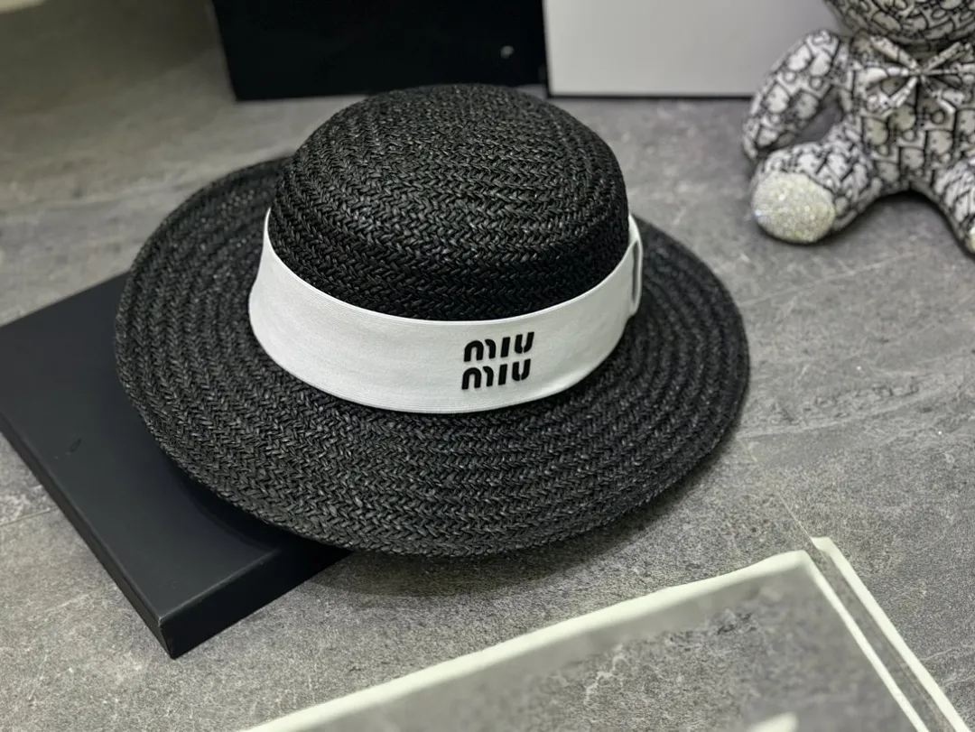 Miumiu 拉菲草平顶帽