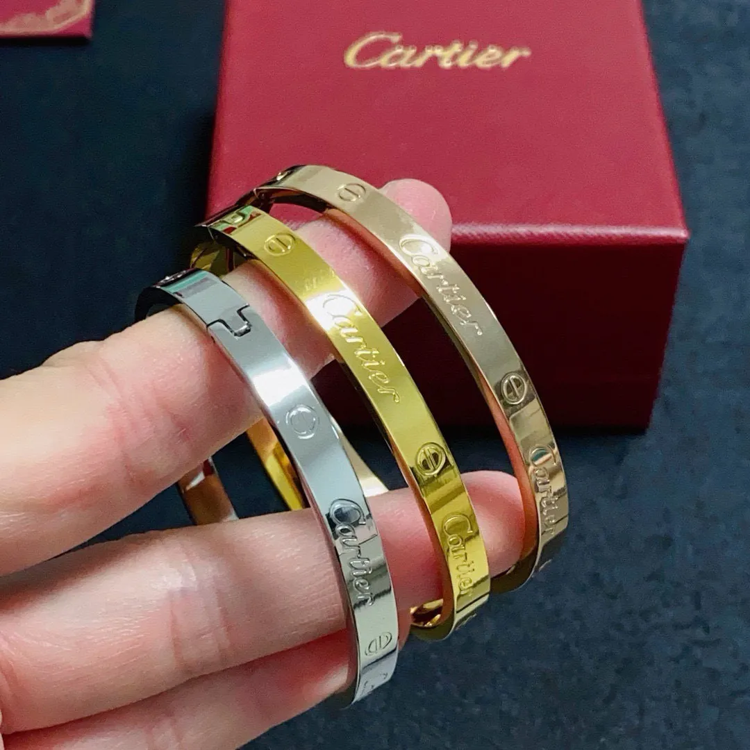 &yen;50 👑Cartier 卡地亚官网最新发布 👉🏻火爆窄版细款中号手镯💥进口精工保色18k💯高端定制👈🏻🙈🙈🙈顶级工艺 专柜logo刻字清晰 360度无死角！😘全新的窄版设计 更显精致～如此美物 你必须拥有💋超级显白👍