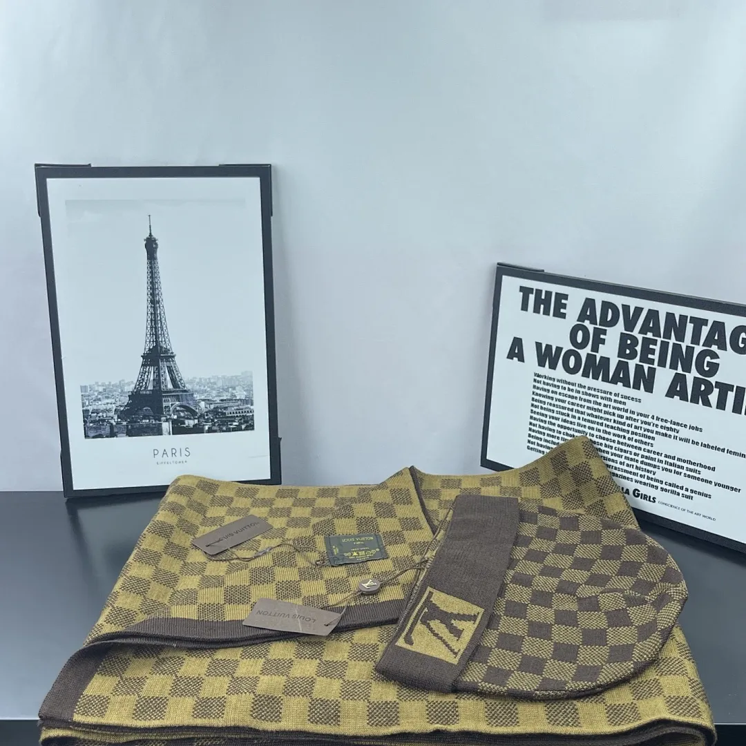 L家 【羊毛套装帽子-帽子➕围巾】经典套装帽子！成分：70%羊毛➕30%兔毛。