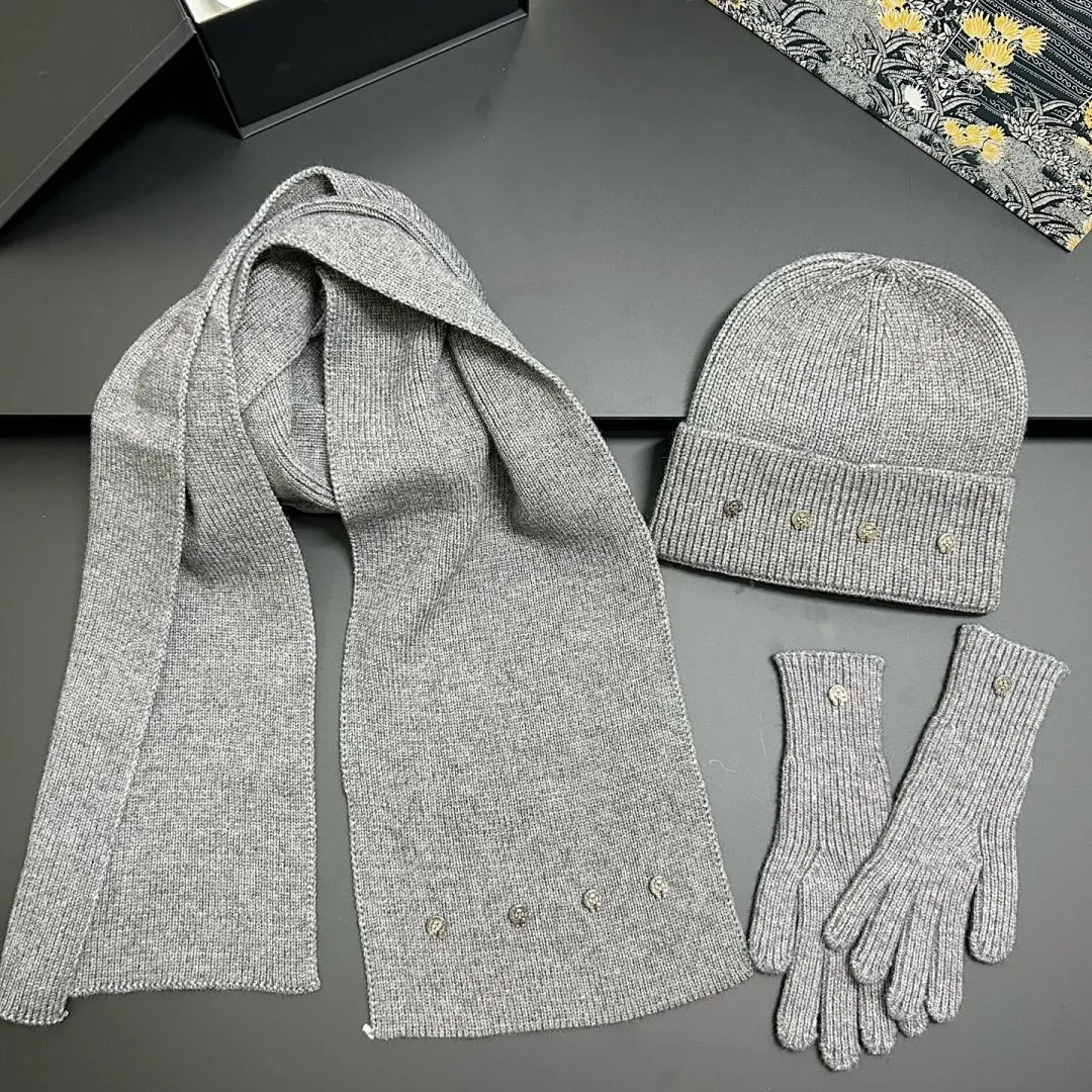 克罗❤️ 冷帽+围巾+手套 三件套