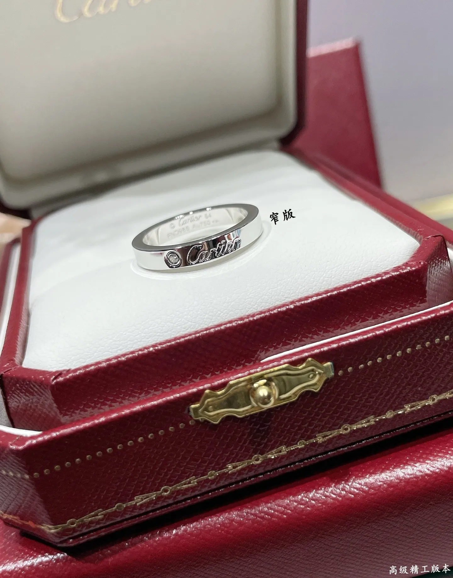 P80V金材质 窄版5140170。码数5678 卡地亚CNC窄版英文戒指💍最受欢迎的一款戒指💍💋💄 永恒经典 近年来很火 高端 高碳钻微镶嵌材质 一样的工艺 不一样的价格 真金质感