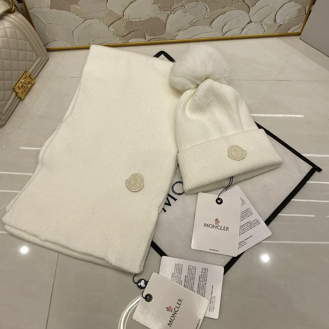 Mmoncler 两件套 羊绒针织帽搭配狐狸毛球+围巾🧣