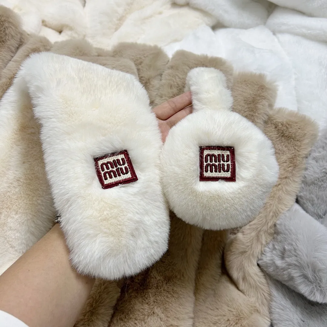 缪缪miumiu 耳罩+围脖套装🔥✈️