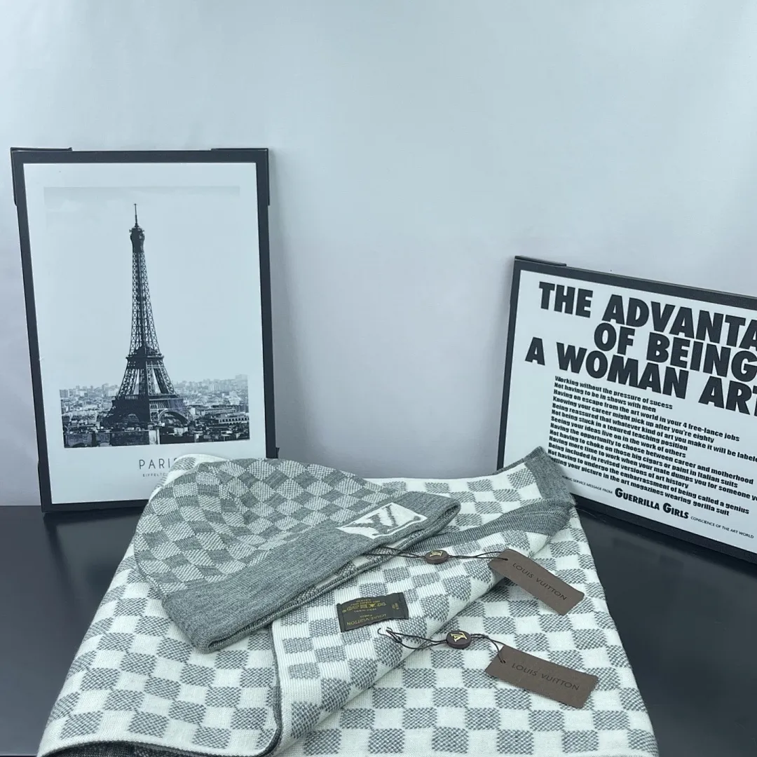 L家 【羊毛套装帽子-帽子➕围巾】经典套装帽子！成分：70%羊毛➕30%兔毛。