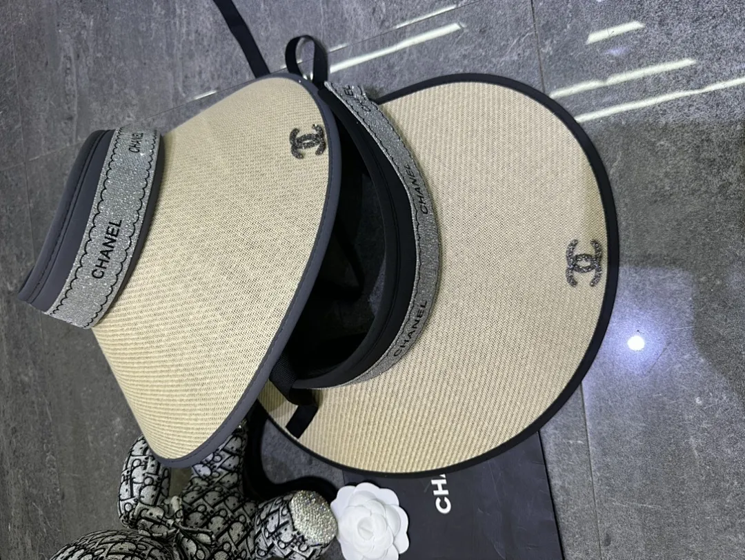 香奈儿爆款空顶帽👒👒超大檐黑胶防晒设计.带防风绳🔥🔥🔥