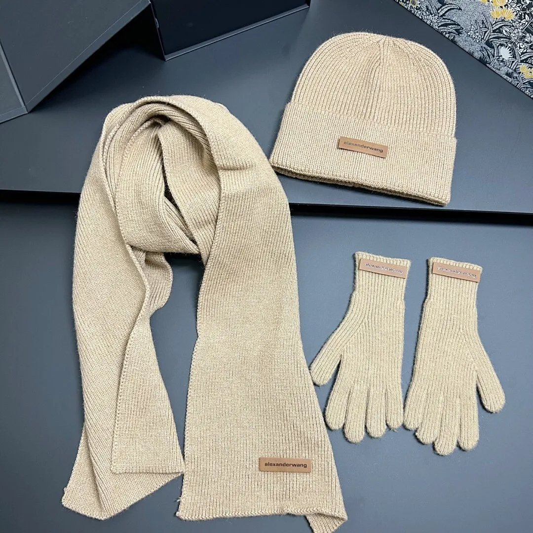 大王 冷帽+围巾+手套 三件套✈️