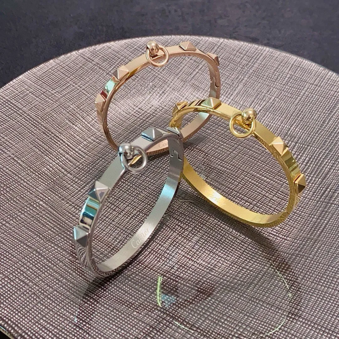 ¥50 👑Cartier 卡地亚官网最新发布 👉🏻火爆窄版细款柳丁手镯💥进口精工保色18k💯高端定制👈🏻🙈🙈🙈顶级工艺 专柜logo刻字清晰 360度无死角!😘全新的窄版设计 更显精致~如此美物 你必须拥有💋超级显白👍