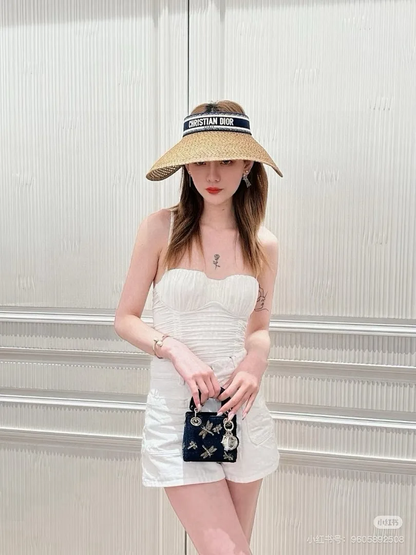 原单货，高颜值女孩必备DIOR夏日新款丝巾遮阳帽大帽檐 我顶着大太阳，只想为你撑伞 没人为你撑伞，那就来顶DIOR遮阳帽[耶]