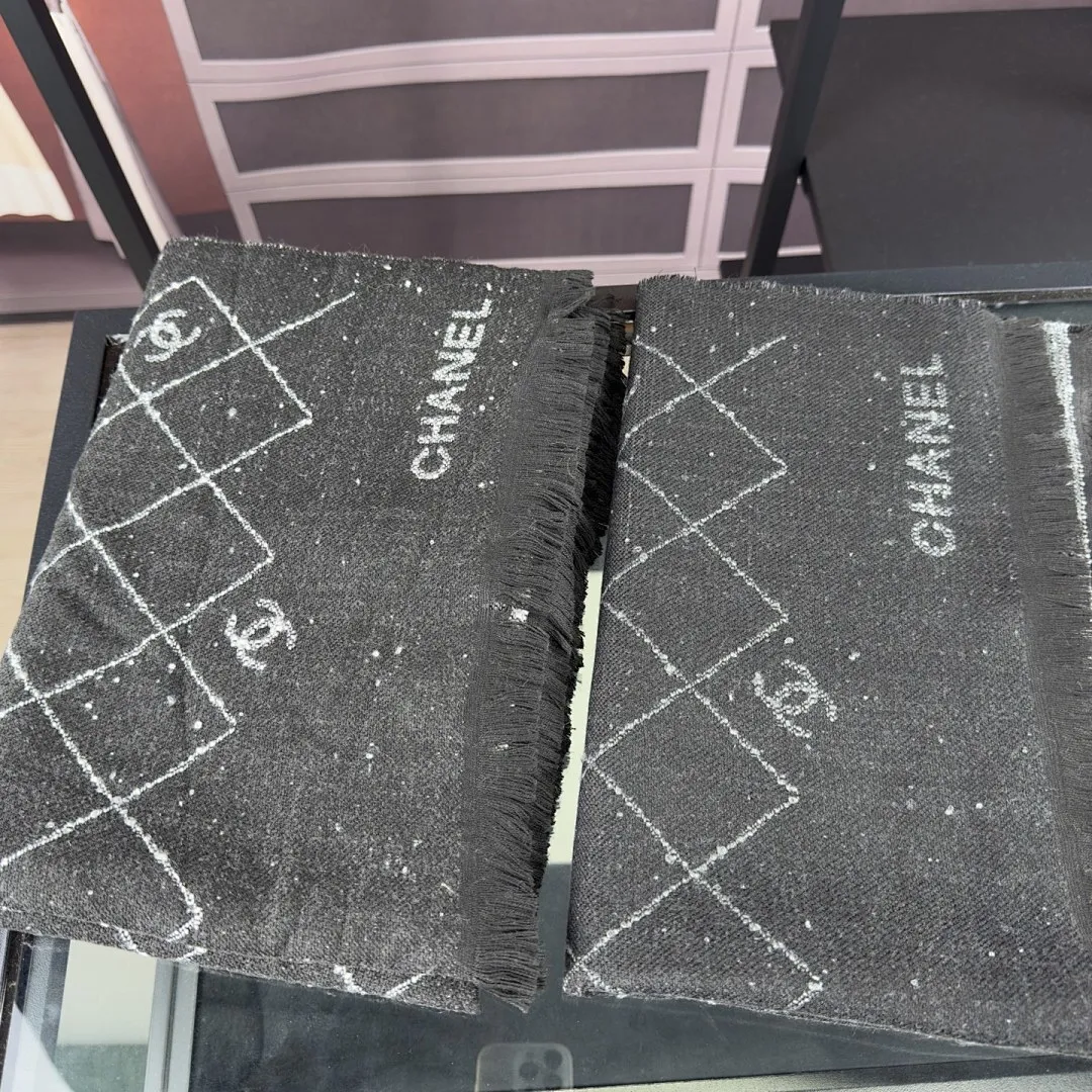 小香披巾 190 X68 350 g 材料：麻纤