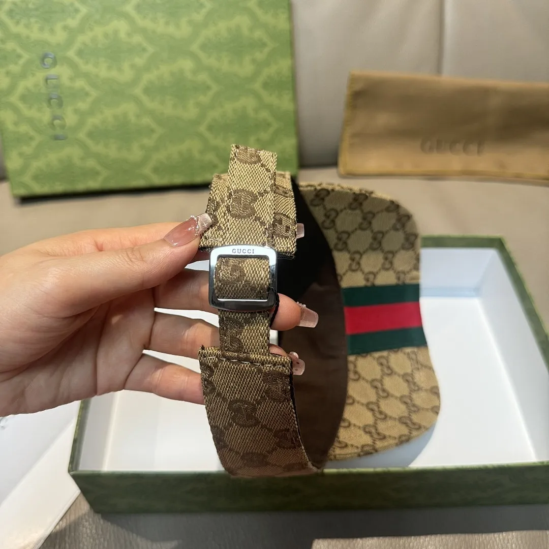 原单版本出货！ Gucci(古奇)最新原单宽版织带空顶帽。专柜1:1开模订制，最高版本，原版帆布料，轻盈透气！实物拍摄，四季百搭男女适用，基础头围56，贴片可调节。