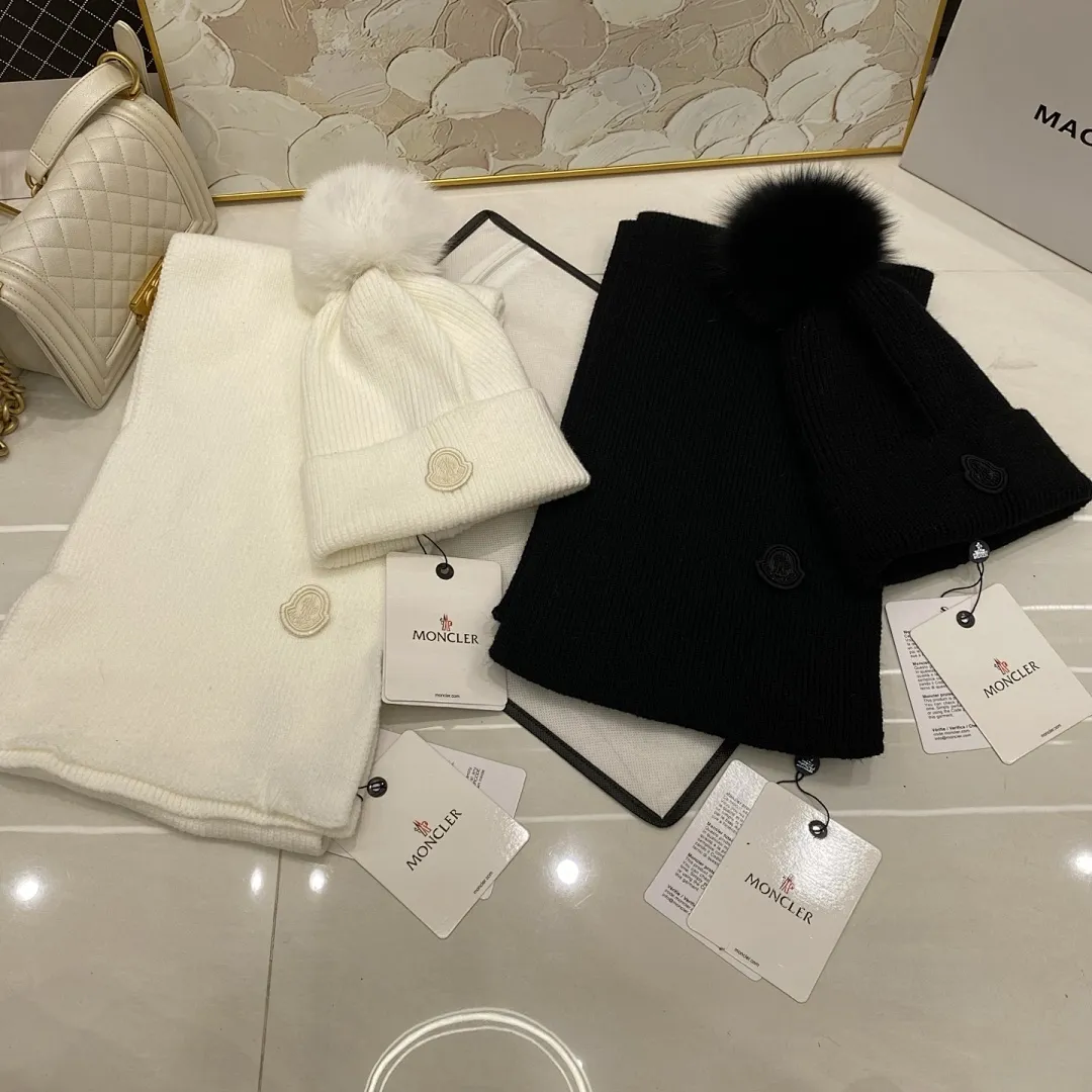 Mmoncler 两件套 羊绒针织帽搭配狐狸毛球+围巾🧣