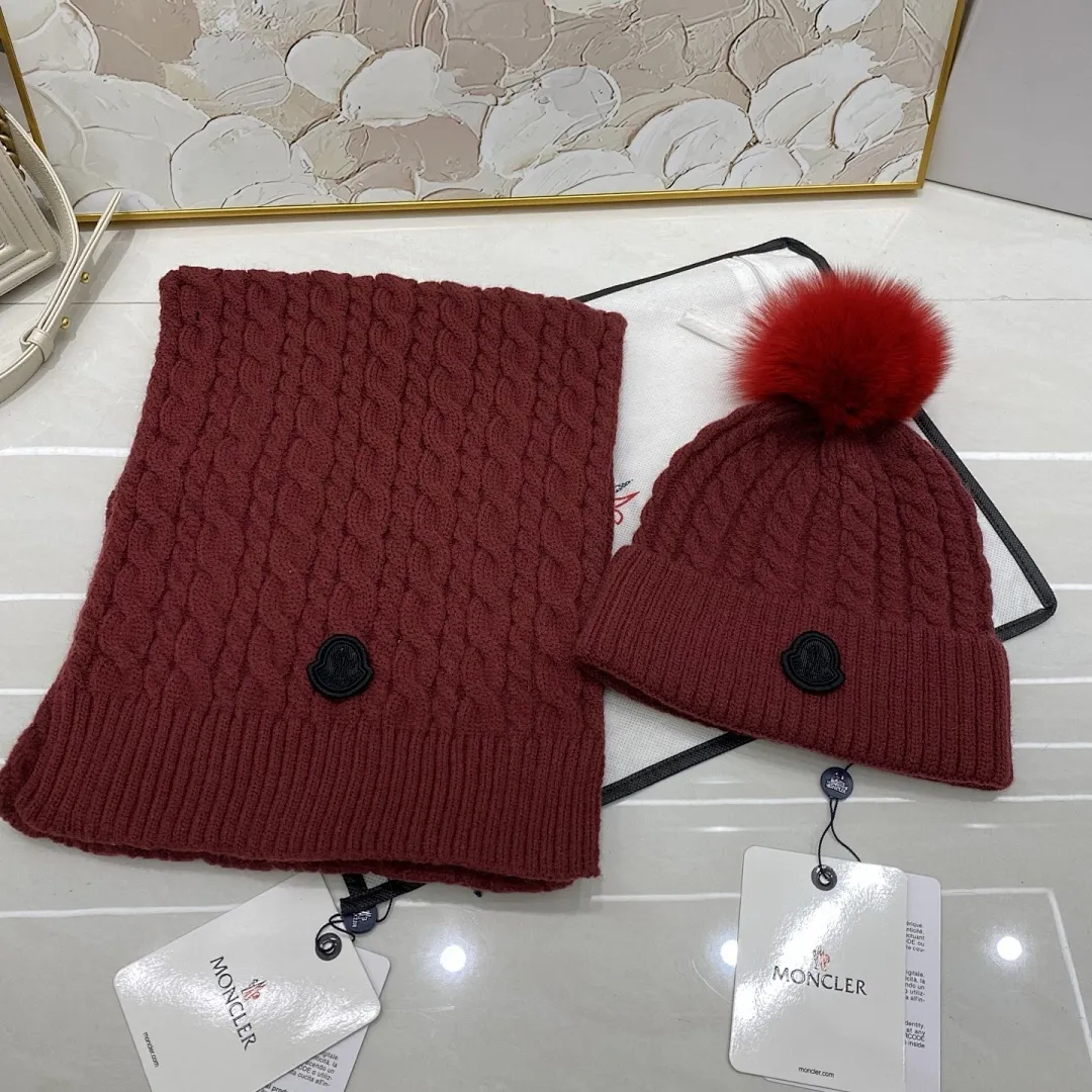 Moncler 两件套 羊绒针织帽搭配狐狸毛球+围巾🧣